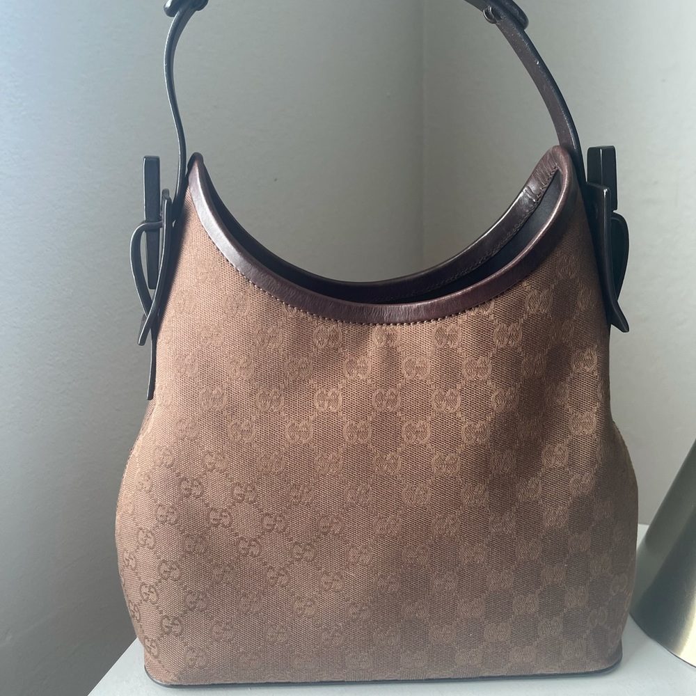 Gucci Bucket Handbag || Brown Logo